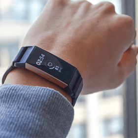 Class Action Claims Defect in Fitbit Trackers, Watches Causes ‘Clasping Problems’ [UPDATE]